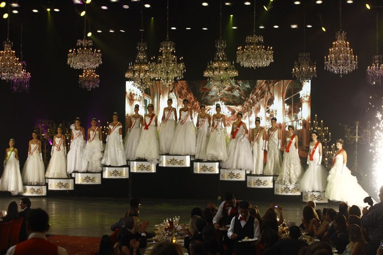 Bal des Debutantes 2012 